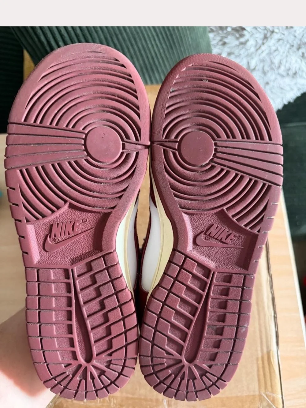 Nike Dunk Low Sneakers - Picture 4 of 5